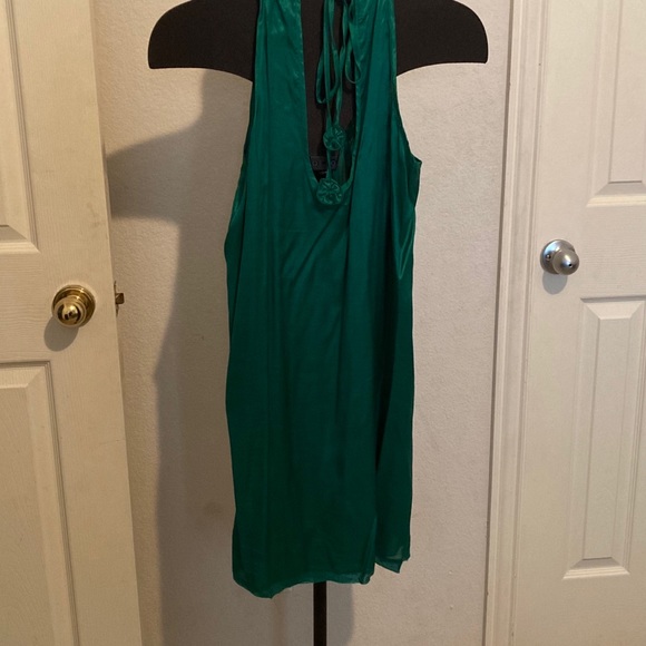 Dress . - Picture 3 of 5